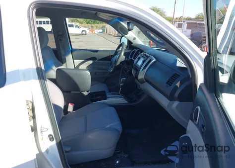 2013 Toyota Tacoma Prerunner V6 z USA, uszkodzony, nr VIN 3TMJU4GNXDM145227